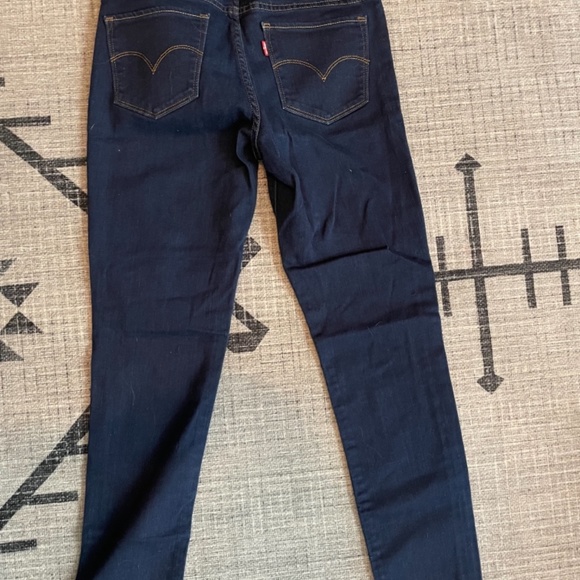 711 Levi’s Skinny Jeans - Picture 4 of 4